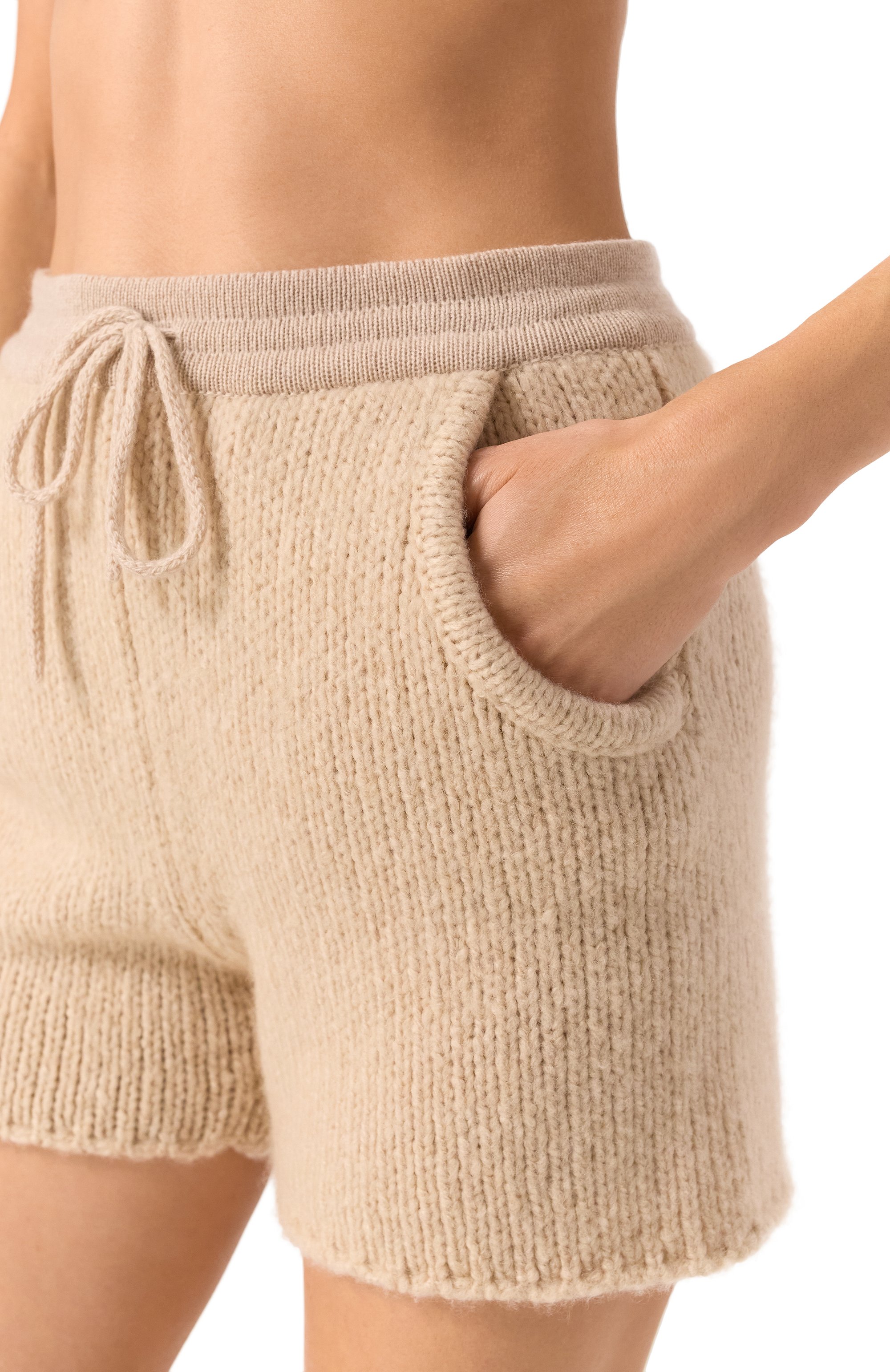 Кашемировые шорты MVST светло-бежевого цвета по цене 129000 руб., арт. MUW85, фото 5 Кашемировые шорты MVST, арт. MUW85, фото 5