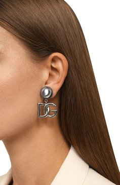 Женская клипсы DOLCE & GABBANA серебряного цвета, арт. WEN6P6 W1111/SILVER | Фото 2 (Региональные ограничения белый список (Axapta Mercury): Не проставлено; Нос: Не проставлено; Женское Кросс-КТ: Клипсы-серьги; Материал: Металл)