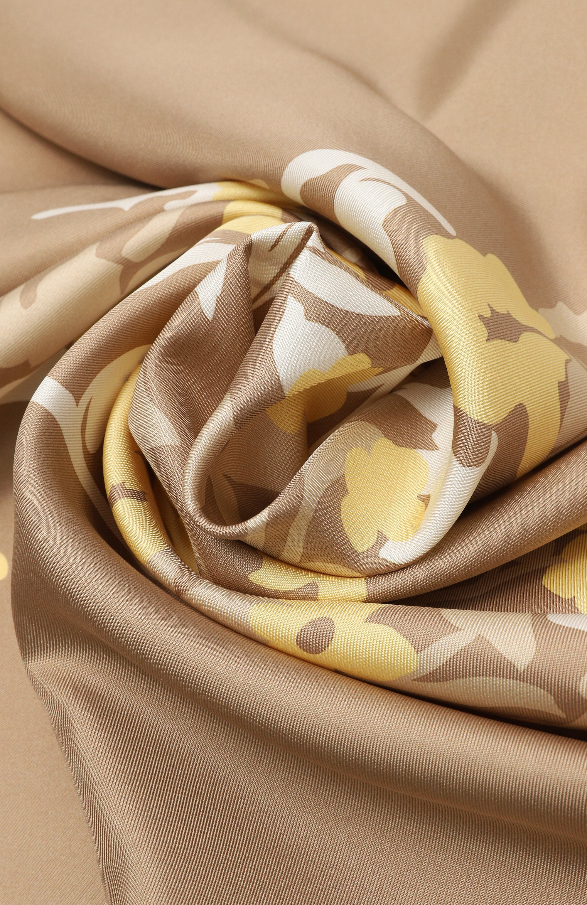 Шелковый платок BURBERRY бежевого цвета по цене 69300 руб., арт. 8125638, фото 3 Шелковый платок BURBERRY, арт. 8125638, фото 3