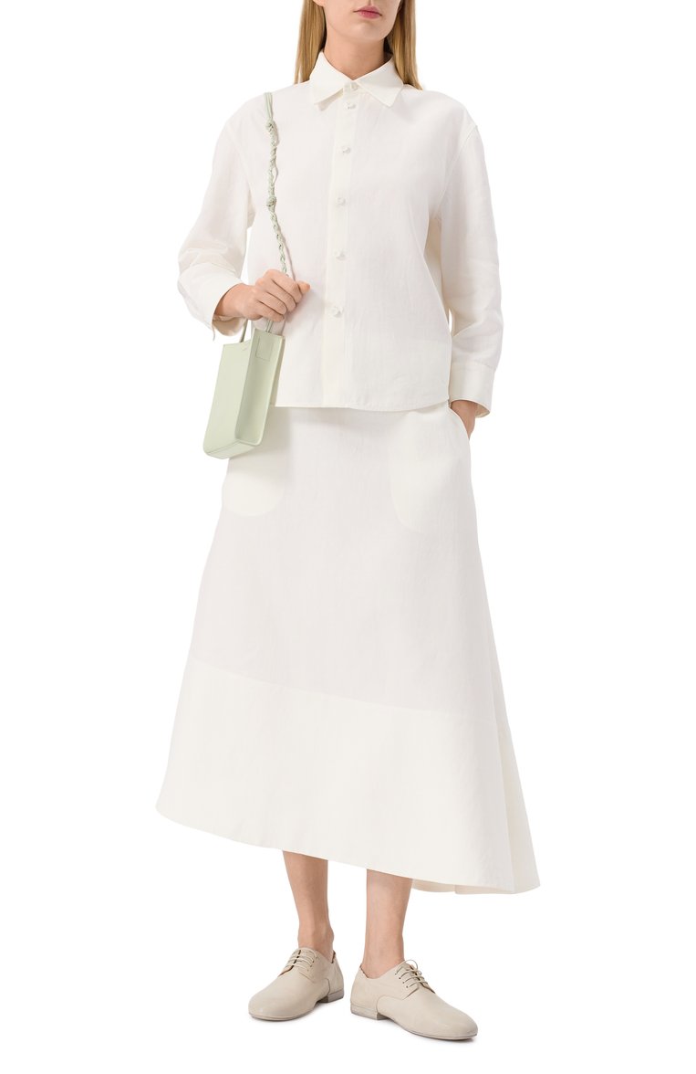 Женская льняная рубашка JIL SANDER молочного цвета, арт. J02DL0205/J60001 | Фото 2 (Материал внешний: Лен; Материал сплава: Проставлено; Рукава: Длинные; Длина (для топов): Стандартные; Драгоценные камни: Проставлено; Женское Кросс-КТ: Рубашка-одежда; Принт: Без принта; Стили: Классический; Кросс-КТ: костюм)