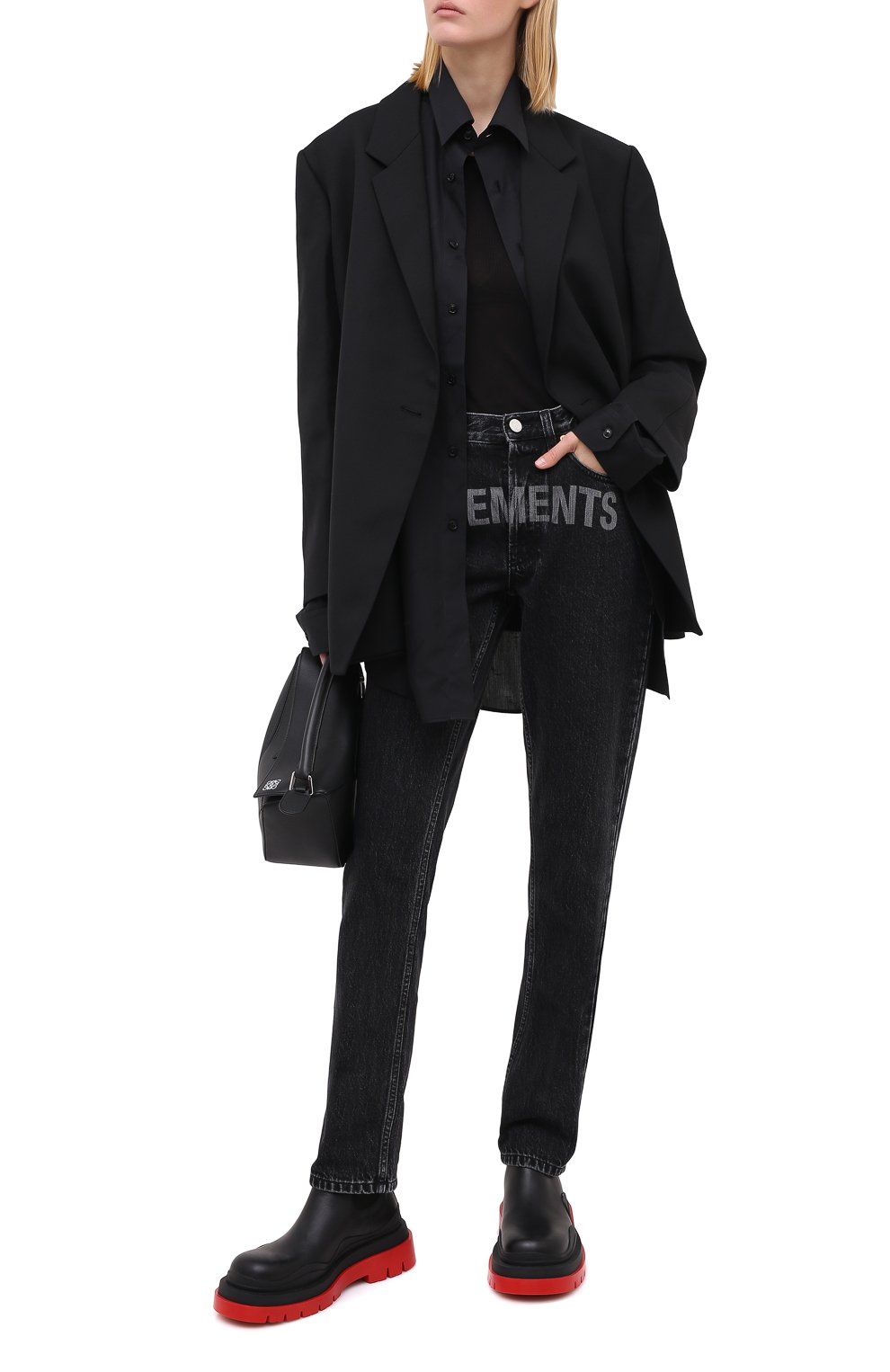 Джинсы VETEMENTS черного цвета по цене 96300 руб., арт. WAH21PA135 2802/WASHED BLACK, фото 2 Джинсы VETEMENTS, арт. WAH21PA135 2802/WASHED BLACK, фото 2