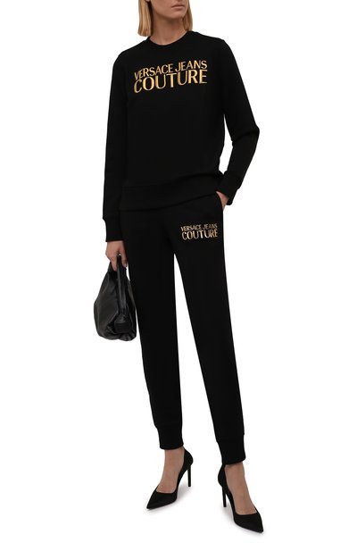 Хлопковый свитшот VERSACE JEANS COUTURE черного цвета по цене 26500 руб., арт. 71HAIT01-71DP309 R L0G0 EMBR0 C0TT0N/CF00T, фото 2 Хлопковый свитшот VERSACE JEANS COUTURE, арт. 71HAIT01-71DP309 R L0G0 EMBR0 C0TT0N/CF00T, фото 2