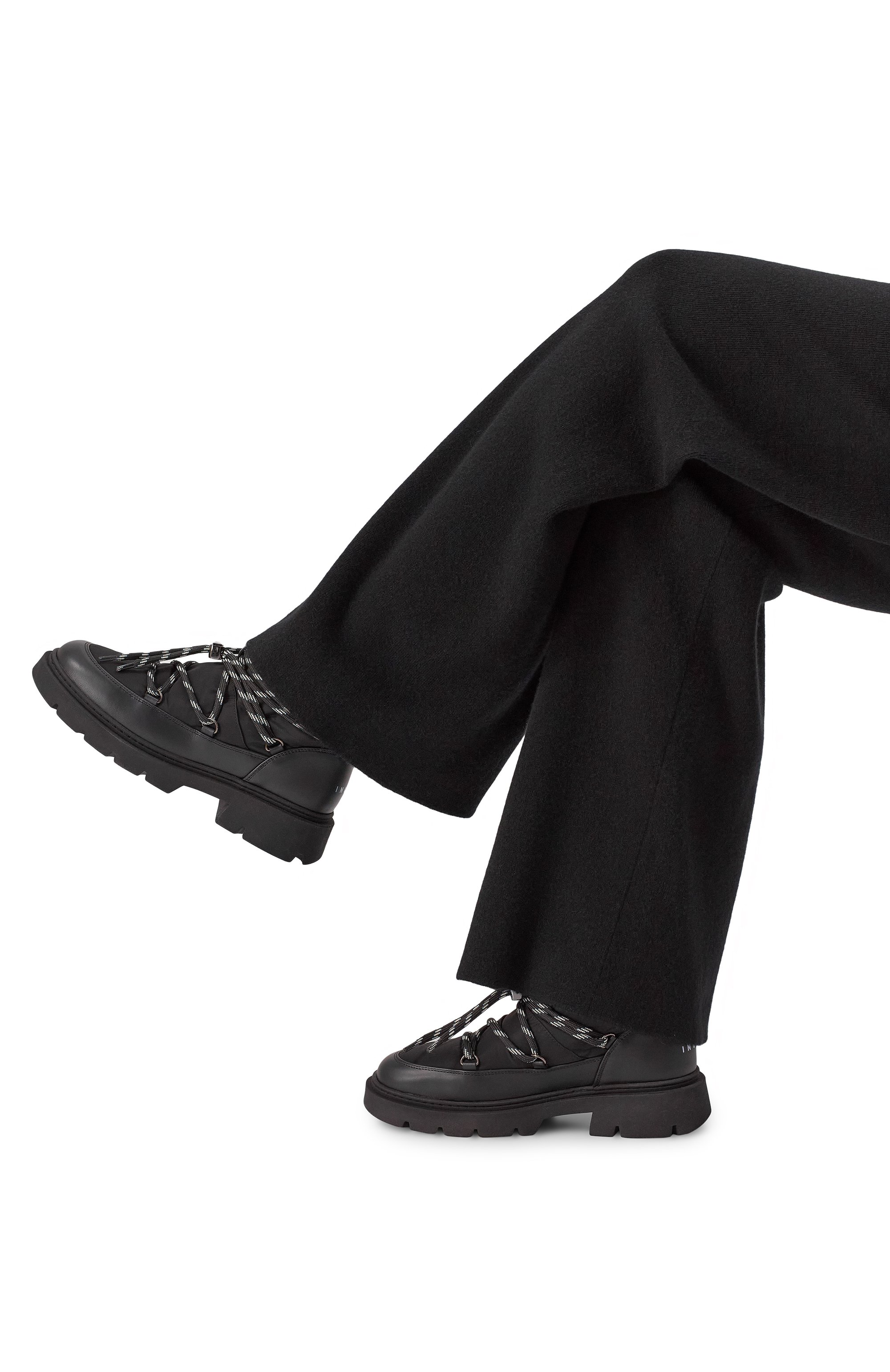 Комбинированные ботинки biker puffer INUIKII черного цвета по цене 29950 руб., арт. 1002.001.0021, фото 2 Комбинированные ботинки biker puffer INUIKII, арт. 1002.001.0021, фото 2