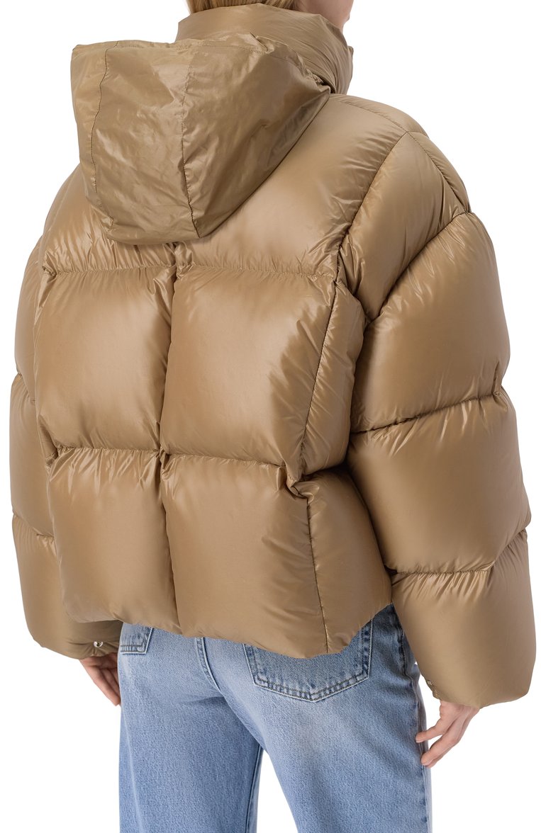 Женский пуховик JIL SANDER бежевого цвета, арт. J40AF0161-J70007 | Фото 8 (Материал подклада: Синтетический материал; Материал утеплителя: Пух и перо; Рукава: Длинные; Длина (верхняя одежда): Короткие; Кросс-КТ: Пуховик; Стили: Минимализм; Материал внешний: Синтетический материал)