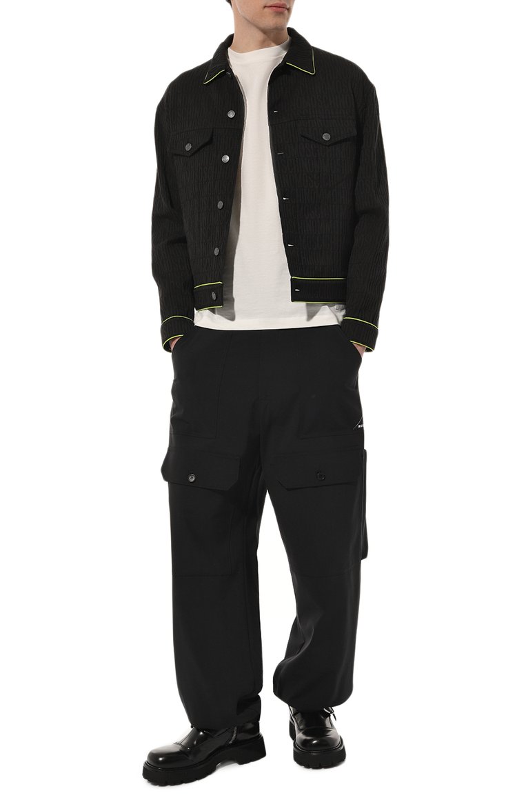 Мужская джинсовая куртка MOSCHINO черного цвета, арт. A0615/2623 | Фото 2 (Кро�сс-КТ: Куртка, Деним; Рукава: Длинные; Материал сплава: Проставлено; Материал внешний: Хлопок, Деним, Вискоза; Драгоценные камни: Проставлено; Длина (верхняя одежда): Короткие; Стили: Кэжуэл)