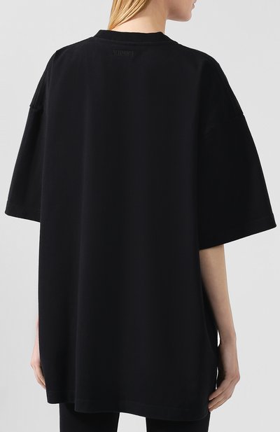 Хлопковая футболка VETEMENTS черного цвета по цене 32900 руб., арт. UAH20TR673/W, фото 4 Хлопковая футболка VETEMENTS, арт. UAH20TR673/W, фото 4
