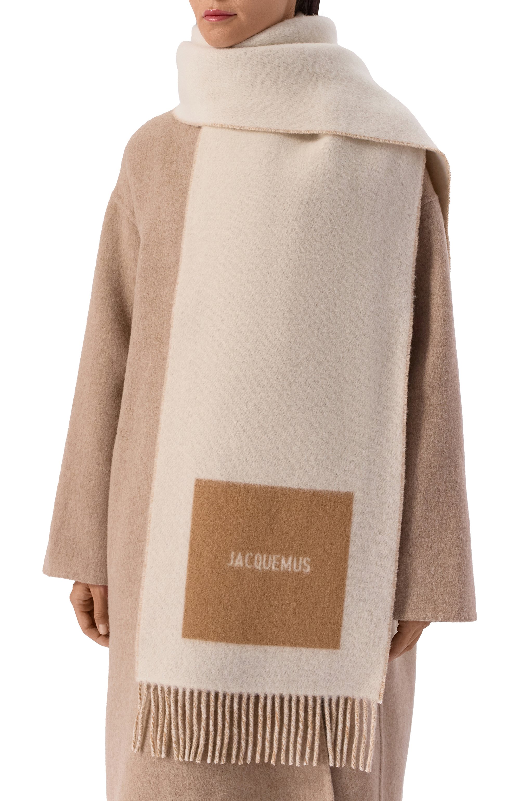 Шерстяной шарф JACQUEMUS светло-бежевого цвета по цене 29950 руб., арт. 24HACU00579/A0T4044, фото 2 Шерстяной шарф JACQUEMUS, арт. 24HACU00579/A0T4044, фото 2