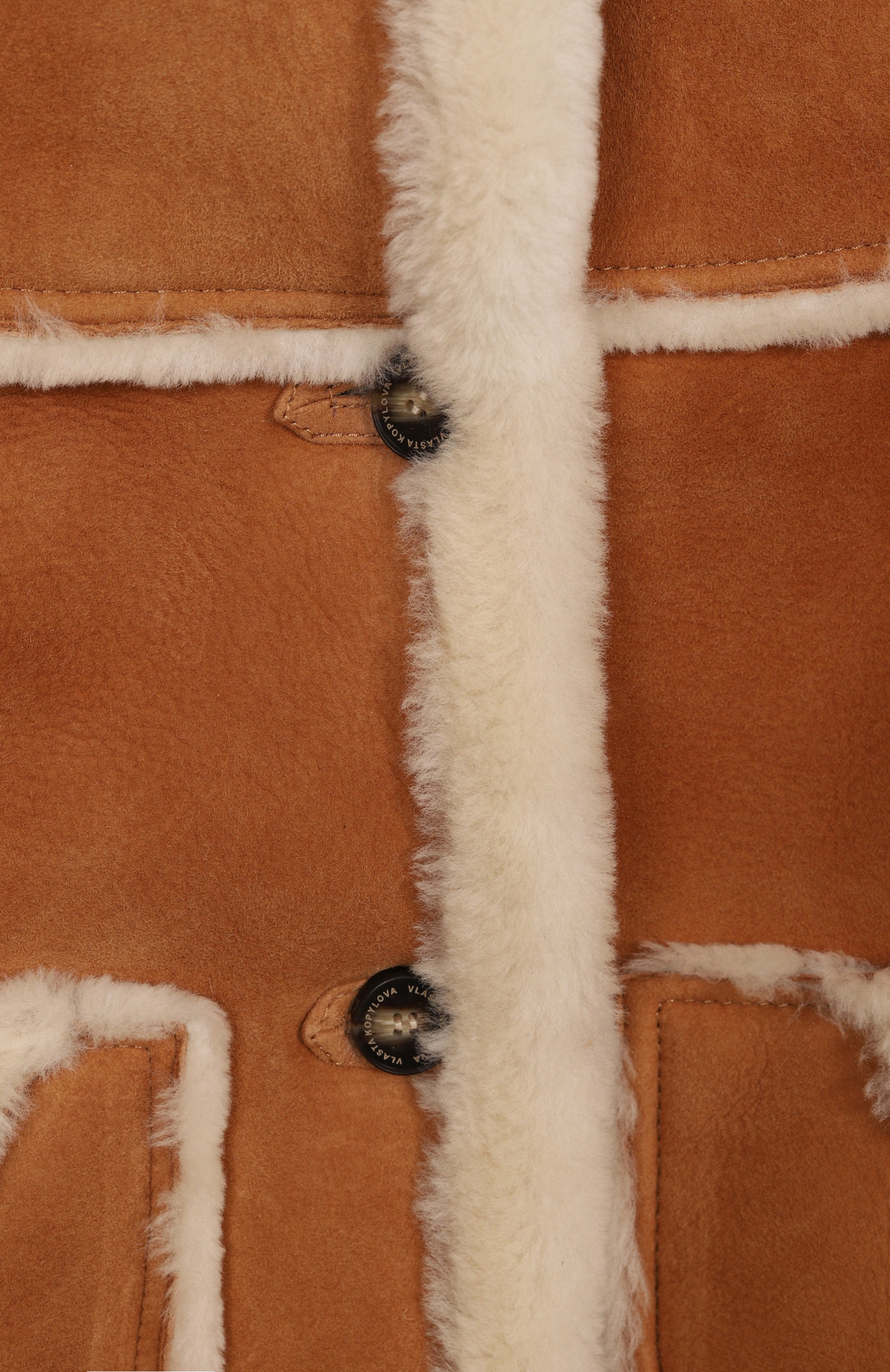 Дубленка из овчины VLASTA MOUNTAIN светло-коричневого цвета по цене 96550 руб., арт. RUSYA-K/SHEARLING MERIN0, фото 3 Дубленка из овчины VLASTA MOUNTAIN, арт. RUSYA-K/SHEARLING MERIN0, фото 3