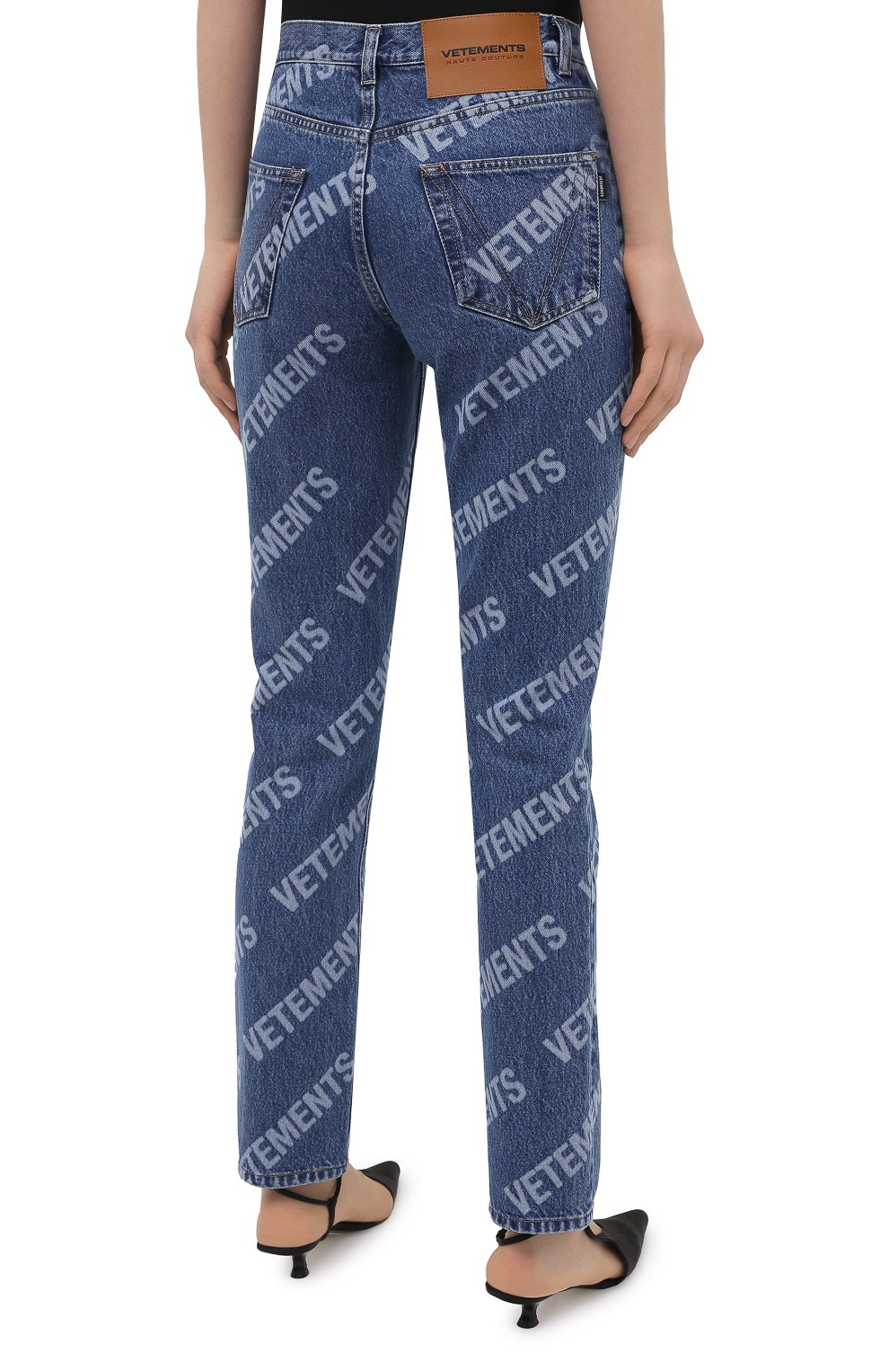 Джинсы VETEMENTS синего цвета по цене 144000 руб., арт. WE51PA220B 2803/BLUE, фото 4 Джинсы VETEMENTS, арт. WE51PA220B 2803/BLUE, фото 4