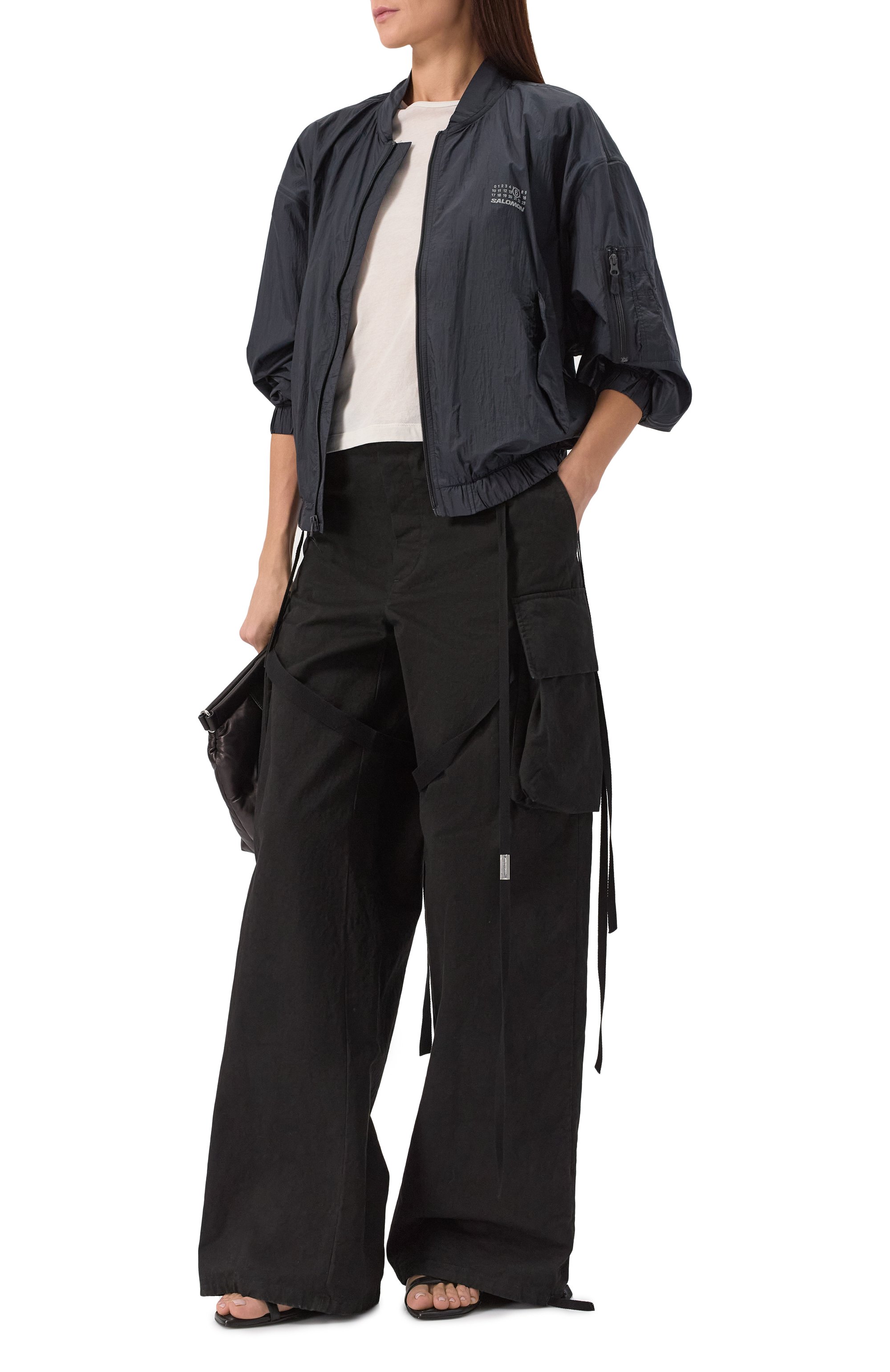 Ветровка mm6 maison margiela x salomon MM6 черного цвета по цене 91950 руб., арт. S52AM0327/M35418, фото 2 Ветровка mm6 maison margiela x salomon MM6, арт. S52AM0327/M35418, фото 2