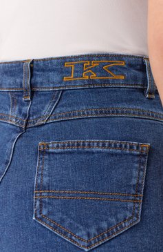 Женские джинсы KITON синего цвета, арт. DJ53102K0930F02 | Фото 5 (Длина (брюки, джинсы): Стандартные; Материал внешний: Хлопок, Деним; Силуэт Ж (брюки и джинсы): Расклешенные; Кросс-КТ: Деним; Детали: Делаве; Стили: Кэжуэл)
