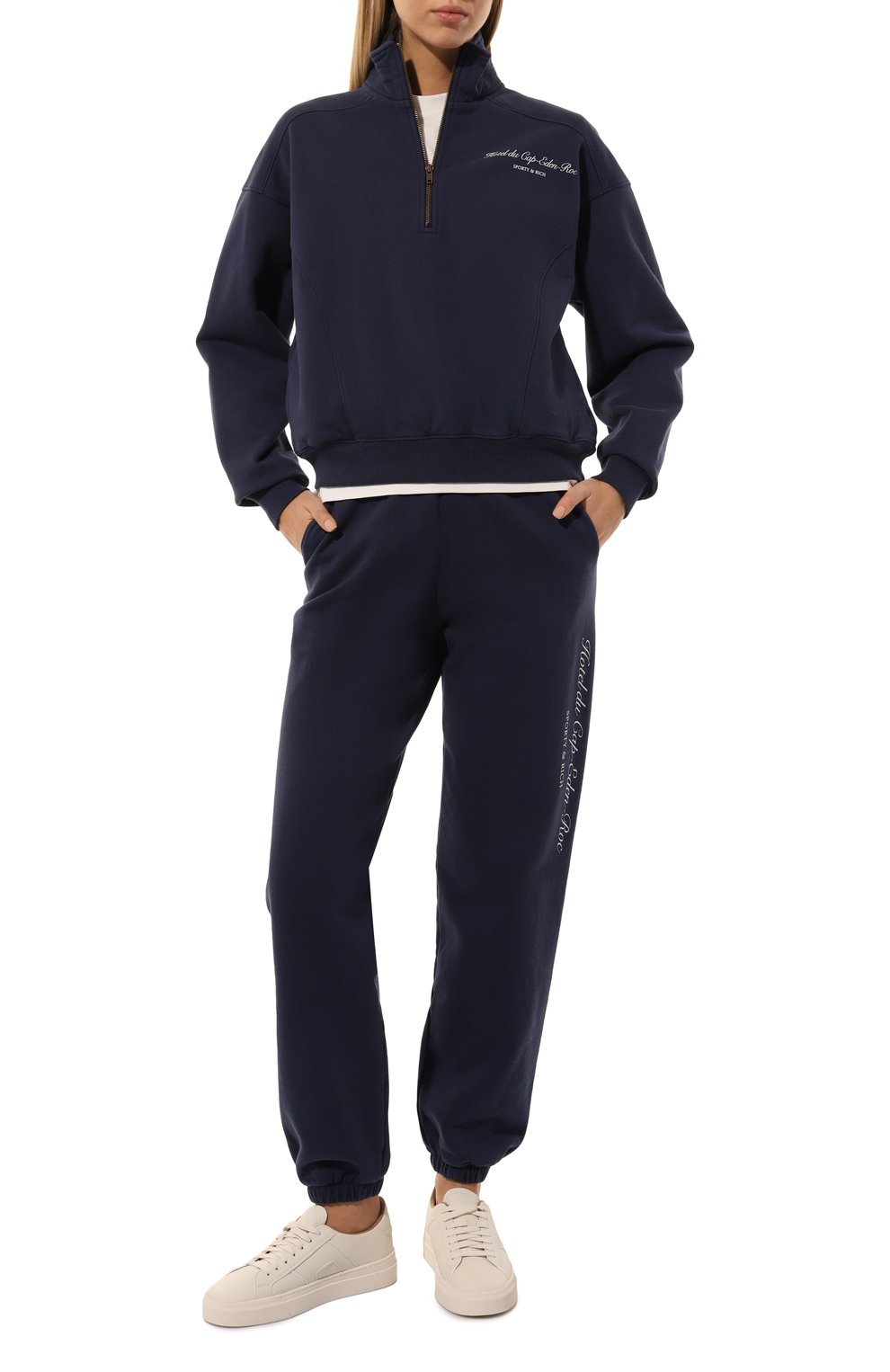 Хлопковые джоггеры sporty & rich х hotel du cap-eden-roc SPORTY AND RICH темно-синего цвета по цене 22650 руб., арт. PA036501651BL32, фото 2 Хлопковые джоггеры sporty & rich х hotel du cap-eden-roc SPORTY AND RICH, арт. PA036501651BL32, фото 2
