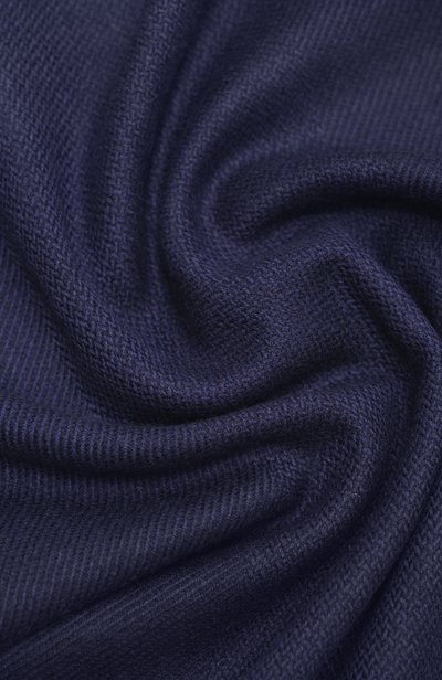 Шарф из шерсти и кашемира BRUNELLO CUCINELLI темно-синего цвета по цене 63350 руб., арт. MSC6650R, фото 3 Шарф из шерсти и кашемира BRUNELLO CUCINELLI, арт. MSC6650R, фото 3
