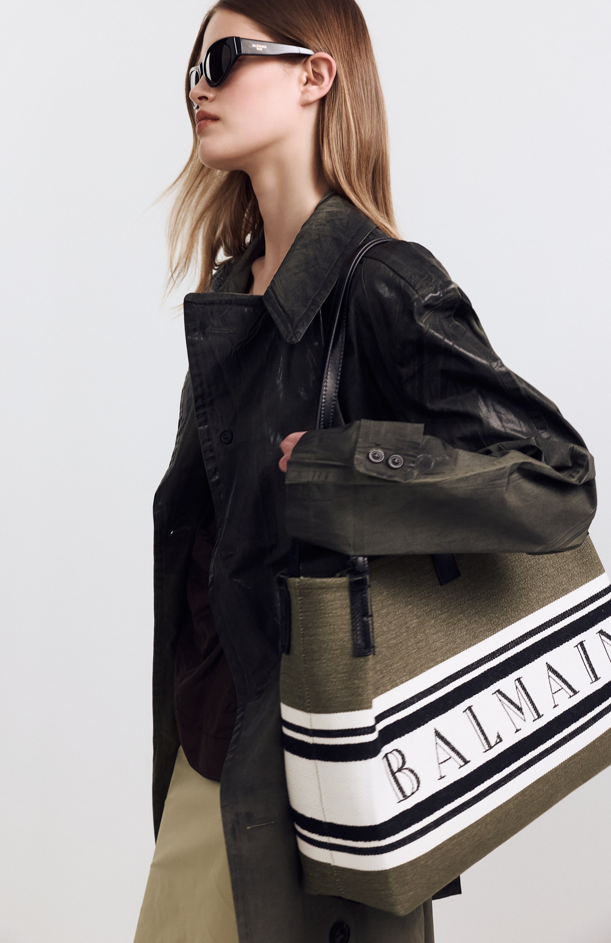 Сумка-тоут release medium BALMAIN хаки цвета по цене 98050 руб., арт. GN0FF034/TJBR, фото 7 Сумка-тоут release medium BALMAIN, арт. GN0FF034/TJBR, фото 7