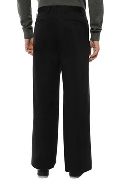 Мужские хлопковые брюки MOSCHINO черного цвета, арт. J0365/2021 | Фото 4 (Длина (брюки, джинсы): Стандартные; Случай: Повседневный; Стили: Гранж; Материал сплава: Проставлено; Материал внешний: Хлопок; Драгоценные камни: Проставлено)