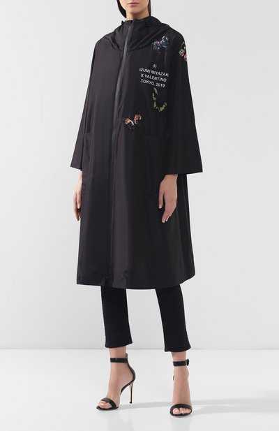 Плащ с принтом VALENTINO черного цвета по цене 527500 руб., арт. SB3CA3Y04S7, фото 3 Плащ с принтом VALENTINO, арт. SB3CA3Y04S7, фото 3