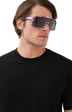 Женские солнцезащитные очки OAKLEY разноцветного цвета, арт. 9406-940693 | Фото 3 (Кросс-КТ: С/з-унисекс; Региональные ограничения белый список (Axapta Mercury): Не проставлено, RU; Нос: Не проставлено; Материал: Пластик; Тип очков: С/з; Очки форма: Маска; Оптика Гендер: оптика-унисекс)