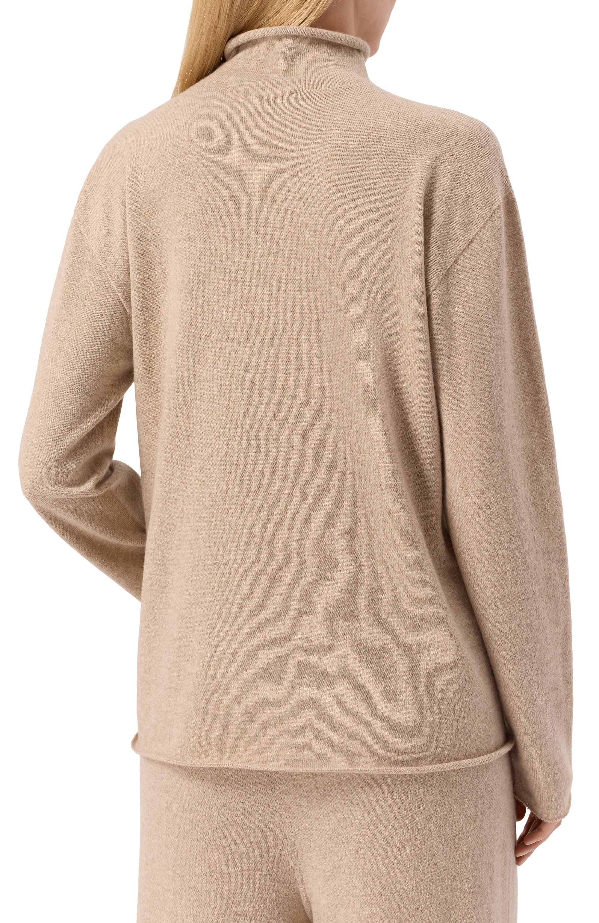 Кашемировый свитер JIL SANDER бежевого цвета по цене 127000 руб., арт. J40GP0002/J13204, фото 4 Кашемировый свитер JIL SANDER, арт. J40GP0002/J13204, фото 4