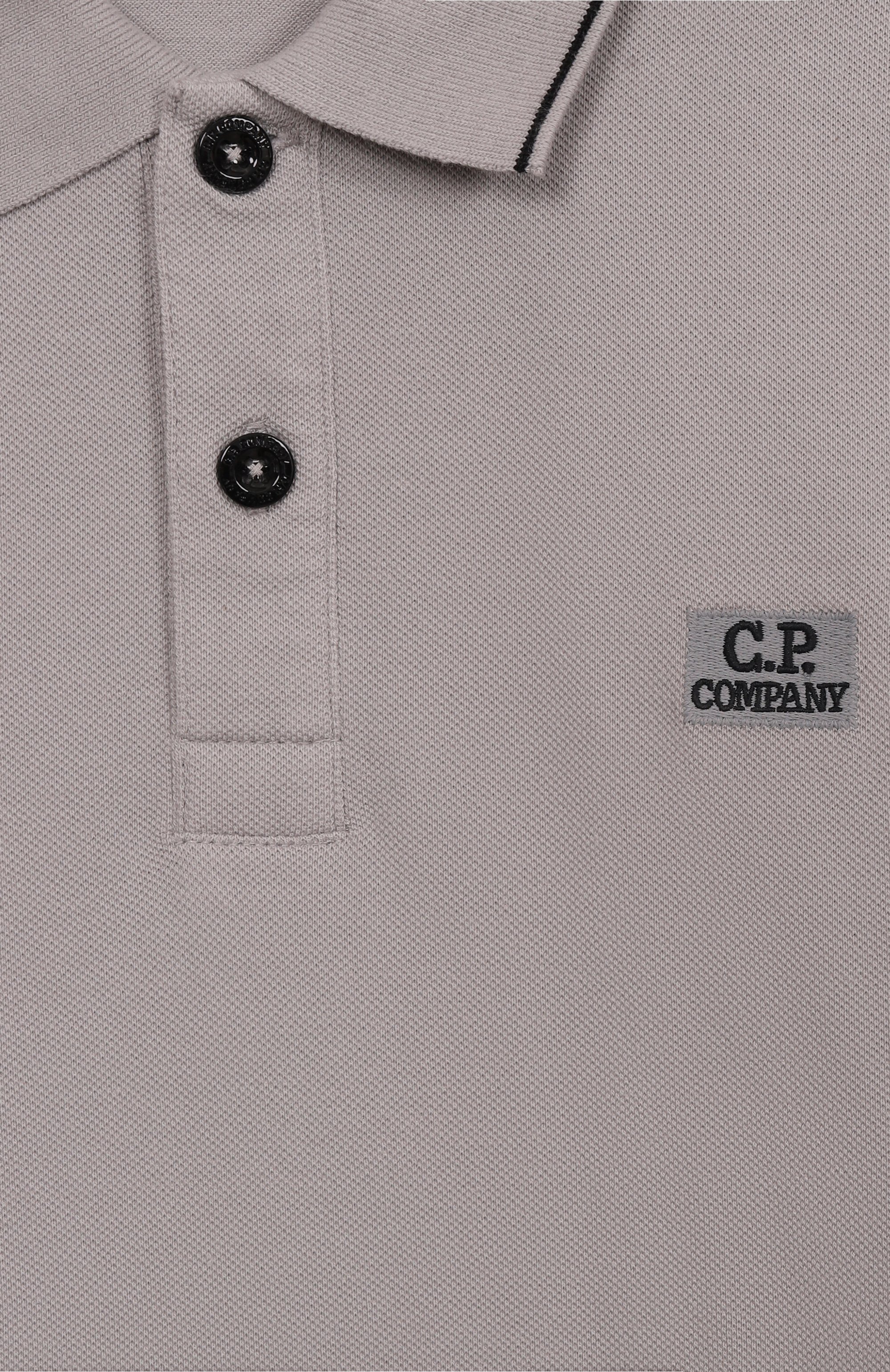 Хлопковое поло C.P. COMPANY серого цвета по цене 10800 руб., арт. C0M001/LFA04/4-8, фото 3 Хлопковое поло C.P. COMPANY, арт. C0M001/LFA04/4-8, фото 3