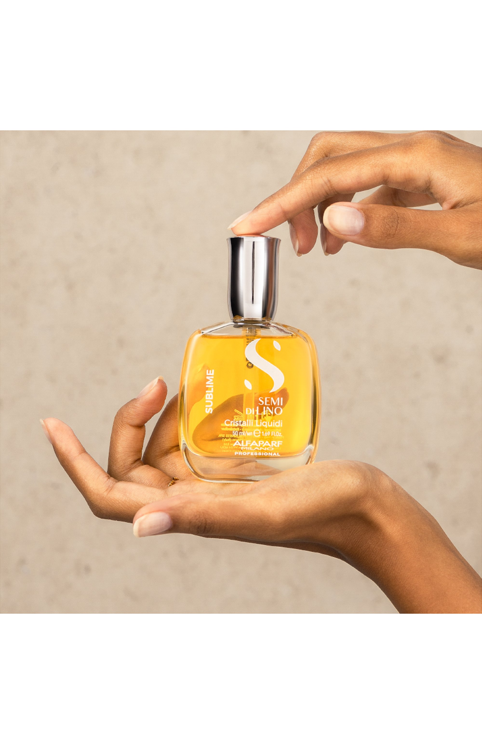 Масло с термозащитой против секущихся волос, придающее блеск (50ml) ALFAPARF MILANO PROFESSIONAL бесцветного цвета по цене 4320 руб., арт. 25389, фото 3 Масло с термозащитой против секущихся волос, придающее блеск (50ml) ALFAPARF MILANO PROFESSIONAL, арт. 25389, фото 3