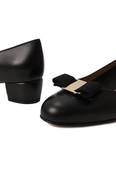 Женские кожаные туфли vara FERRAGAMO черного цвета, арт. 01G324/765658 | Фото 7 (Материал внешний: Натуральная кожа; Материал сп�лава: Проставлено; Драгоценные камни: Проставлено; Материал внутренний: Натуральная кожа; Каблук высота: Низкий; Подошва: Плоская; Каблук тип: Устойчивый)