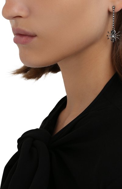 Серьги ALEXANDER MCQUEEN серебряного цвета по цене 62200 руб., арт. 589887/J160Y, фото 2 Серьги ALEXANDER MCQUEEN, арт. 589887/J160Y, фото 2