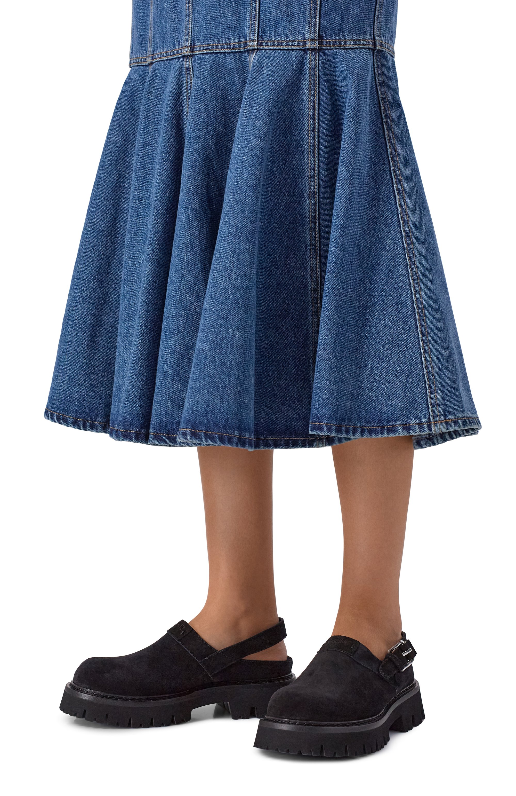 Замшевые сабо MOSCHINO черного цвета по цене 75900 руб., арт. MA10864H0N/ME0, фото 2 Замшевые сабо MOSCHINO, арт. MA10864H0N/ME0, фото 2