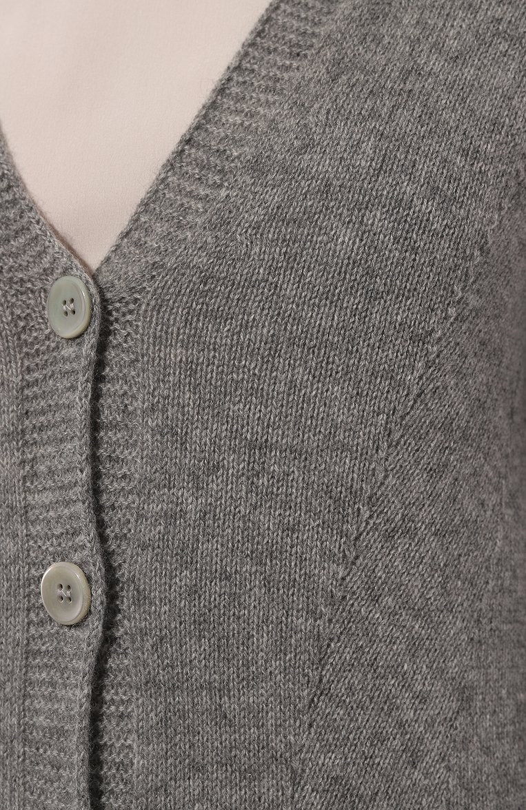 Женский кашемировый кардиган EMPORIO ARMANI серого цвета, арт. 8N2MW1/2MA1Z | Фото 5 (Материал внешний: Кашемир, Шерсть; Длина (для топов): Стандартные; Рукава: Длинные; Стили: Кэжуэл; Женское Кросс-КТ: кардиган-трикотаж; Застежка: Пуговицы)
