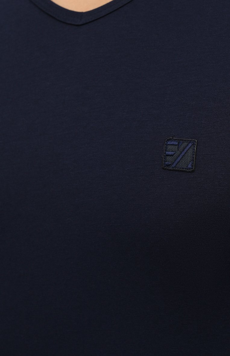 Мужская хлопковая футболка ZEGNA синего цвета, арт. N2M800010 | Фото 5 (Статус проверки: Проверено, Проверена категория; Длина (для топов): Стандартные; Рукава: Короткие; Материал внешний: Хлопок; Принт: Без принта; Стили: Кэжуэл; Мужское Кросс-КТ: Футболка-одежда; Кросс-КТ: Джерси; Автоматизация состава: Проставлено; Автоматизация Diginetica: Проверено; Автоматизация ТО: Проставлено; Детали: Декор)
