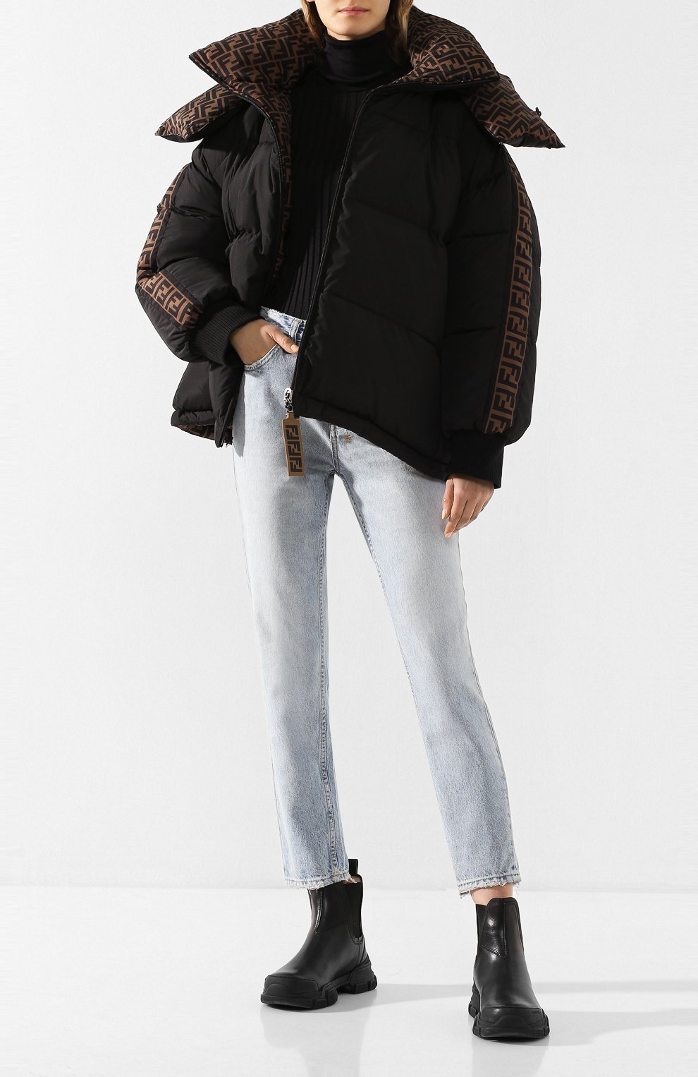 Пуховик FENDI черного цвета по цене 299500 руб., арт. FAA439 AB3P, фото 2 Пуховик FENDI, арт. FAA439 AB3P, фото 2