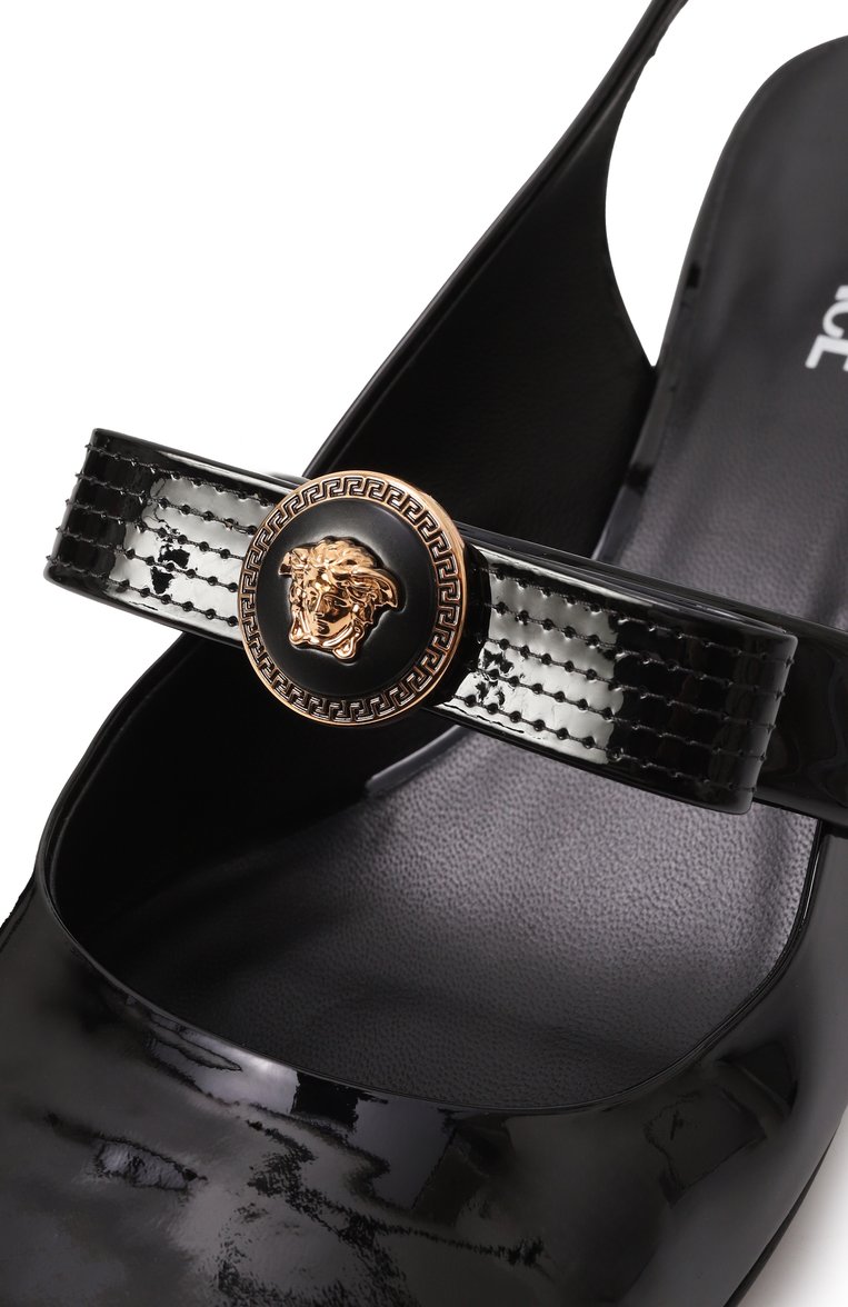 Женские лакированные туфли gianni ribbon 35 VERSACE черного цвета, арт. 1018457/D2VE | Фото 7 (Материал внешний: Натуральная кожа; Каблук высота: Низкий; Материал внутренний: Натуральная кожа; Подошва: Плоская; Каблук тип: Устойчивый; Женское Кросс-КТ: Слингбэки; Автоматизация состава: Проставлено; Автоматизация ТО: Проставлено)