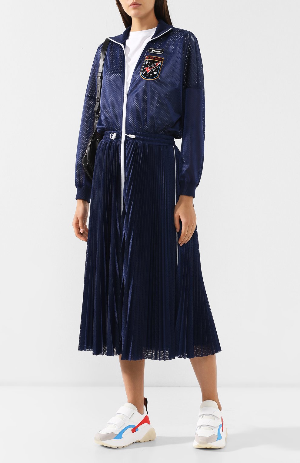 Перфорированное платье REDVALENTINO темно-синего цвета по цене 69100 руб., арт. RR3MJ00F/YFU, фото 2 Перфорированное платье REDVALENTINO, арт. RR3MJ00F/YFU, фото 2