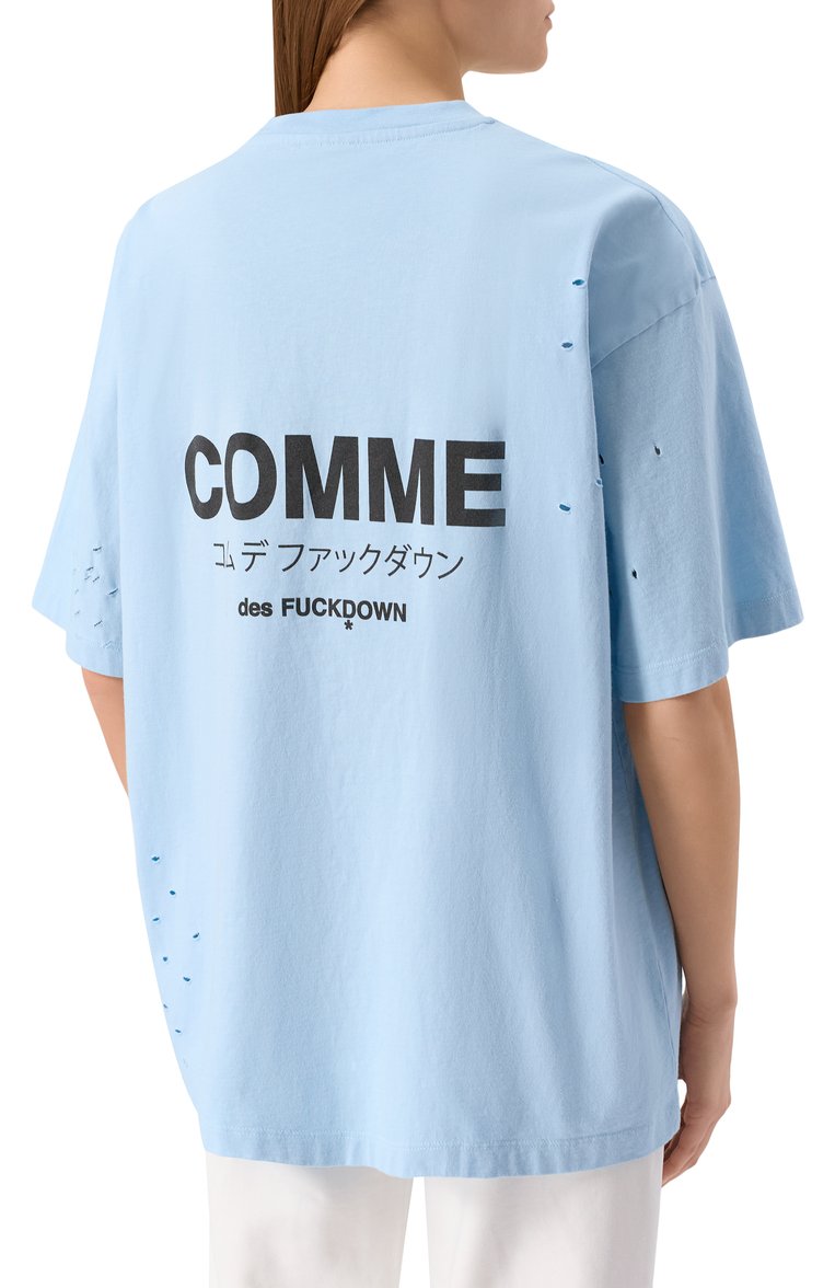 Женская хлопковая футболка COMME DES FUCKDOWN голубого цвета, арт. CFABW01310 | Фото 4 (Материал внешний: Хлопок; Длина (для топов): Стандартные; Рукава: 3/4; Принт: С принтом; Стили: Гранж)
