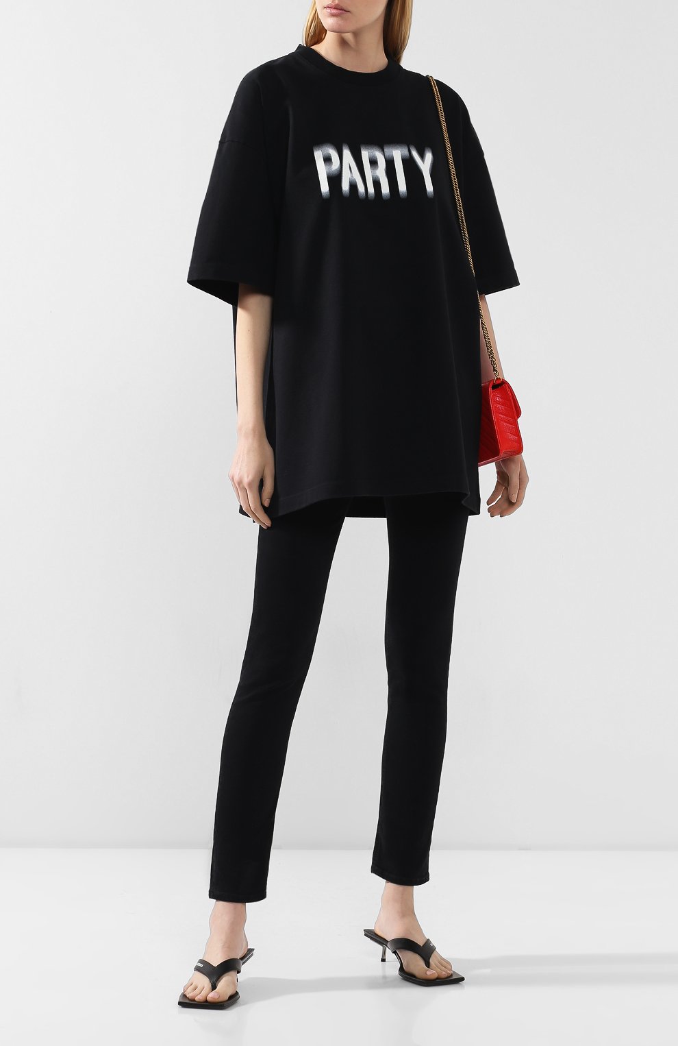 Хлопковая футболка VETEMENTS черного цвета по цене 32900 руб., арт. UAH20TR673/W, фото 2 Хлопковая футболка VETEMENTS, арт. UAH20TR673/W, фото 2
