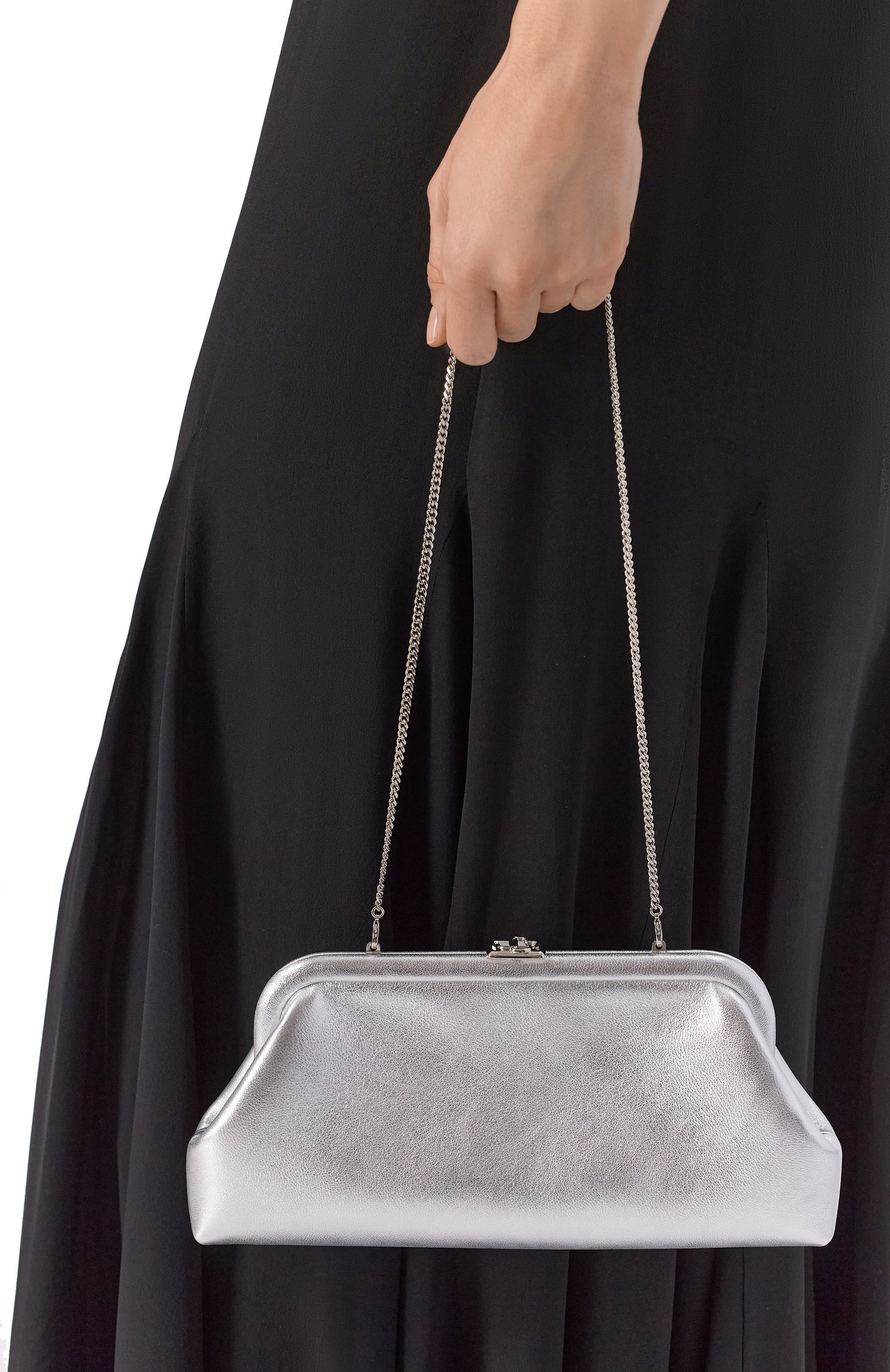 Клатч skylar JIMMY CHOO серебряного цвета по цене 153500 руб., арт. SKYLARWNM, фото 2 Клатч skylar JIMMY CHOO, арт. SKYLARWNM, фото 2