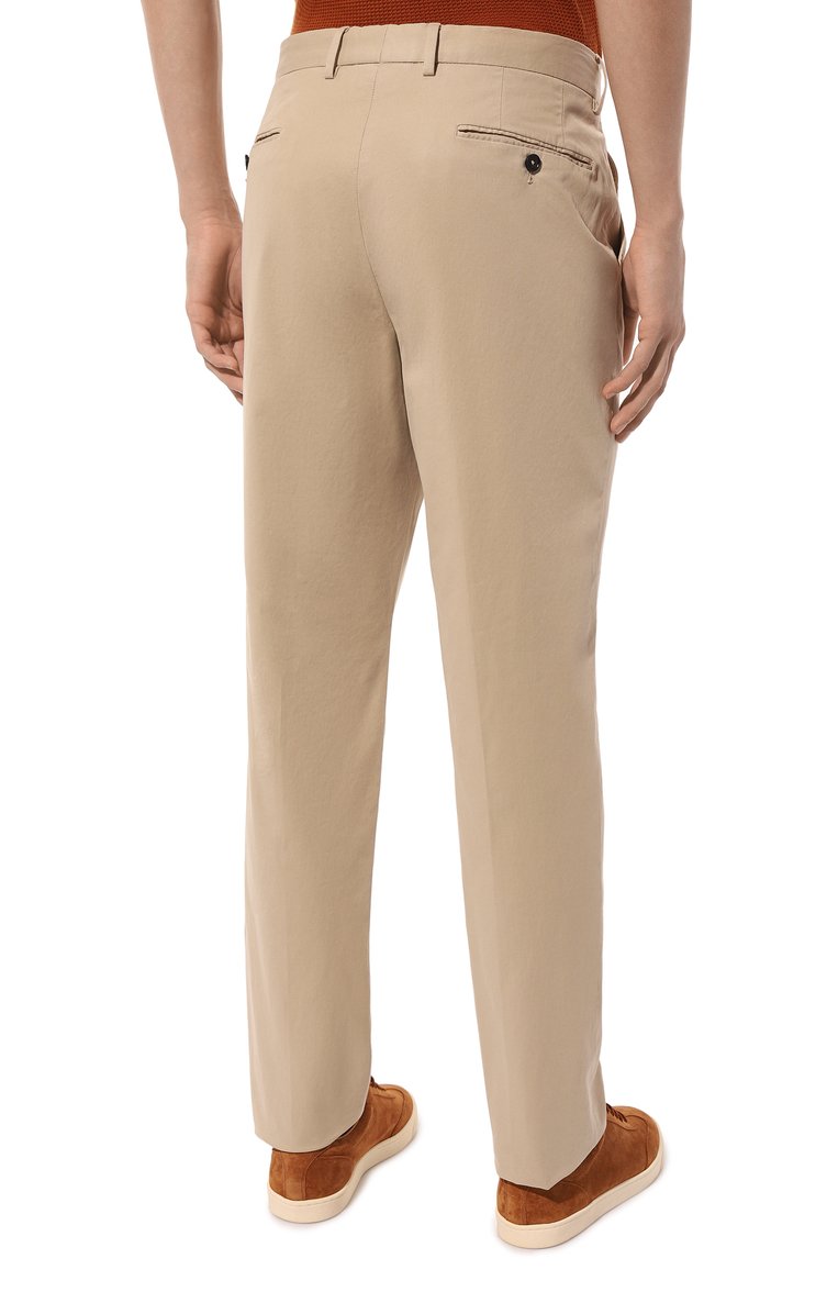 Мужские хлопковые брюки ZEGNA светло-бежевого цвета, арт. UDI17A7/TR00 | Фото 4 (Материал внешний: Хлопок; Драгоценные камни: Проставлено; Материал сплава: Проставлено; Длина (брюки, джинсы): Стандартные; Случай: Повседневный; Стили: Кэжуэл; Силуэт М (брюки): Чиносы)