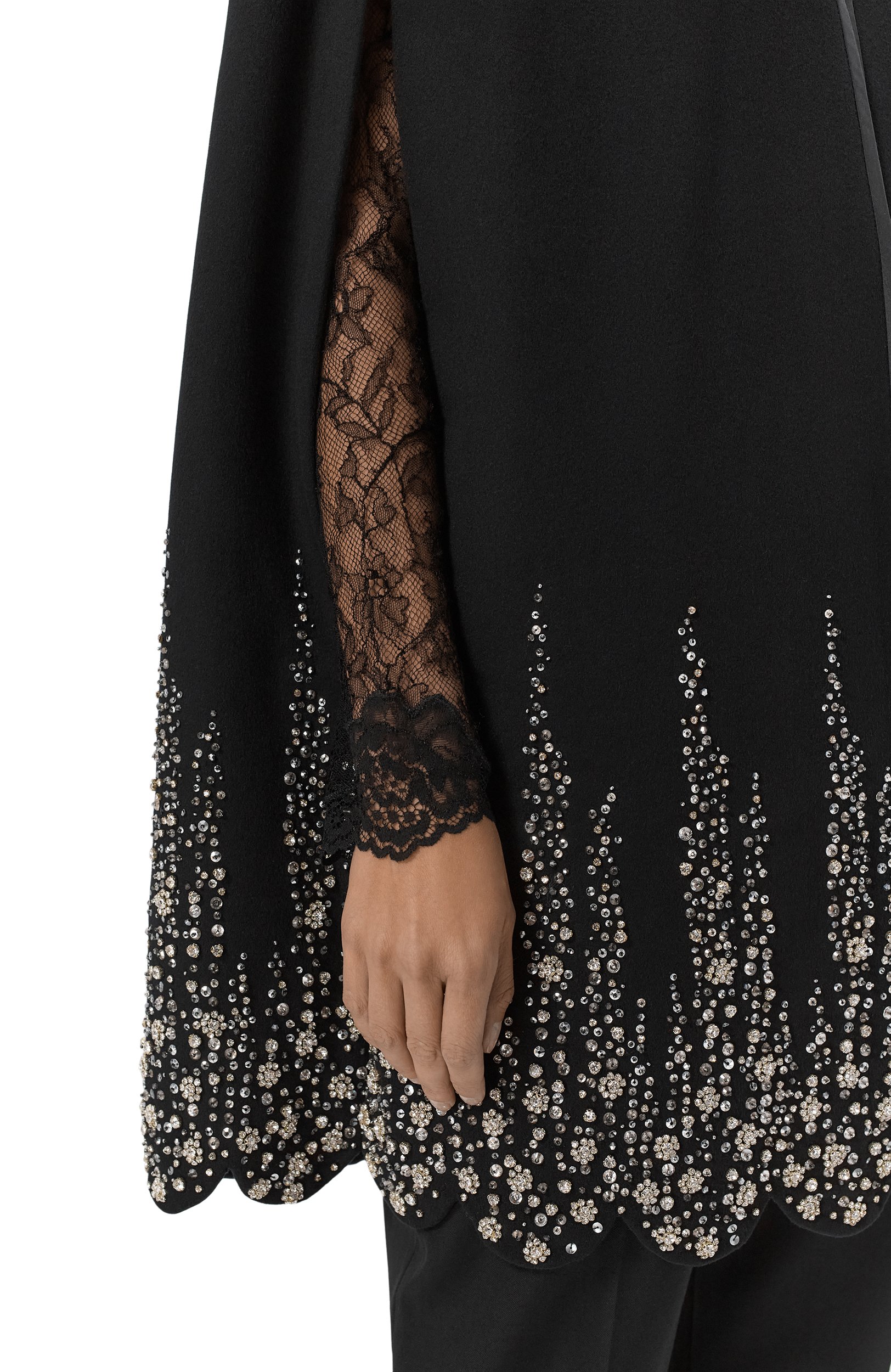 Кейп из шерсти и кашемира VALENTINO черного цвета по цене 1130000 руб., арт. 9B3CG4YA/6JA, фото 5 Кейп из шерсти и кашемира VALENTINO, арт. 9B3CG4YA/6JA, фото 5