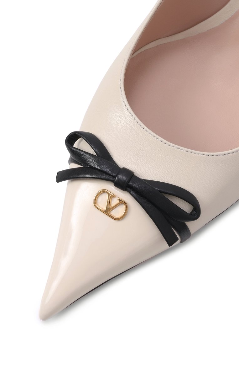 Женские кожаные туфли bepointy 80 VALENTINO кремового цвета, арт. 6W2S0LQ1/DAL | Фото 7 (Каблук тип: Шпилька; Материал внешний: Натуральная кожа; Драгоценные камни: Проставлено; Материал сплава: Проставлено; Каблук высота: Высокий; Подошва: Плоская; Женское Кросс-КТ: Слингбэки; Материал внутренний: Натуральная кожа)