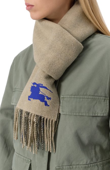 Женский кашемировый шарф BURBERRY бежевого цвета, арт. 8094711 | Фото 2 (Материал: Текстиль, Шерсть, Кашемир; Нос: Не проставлено; Материал сплава: Проставлено)