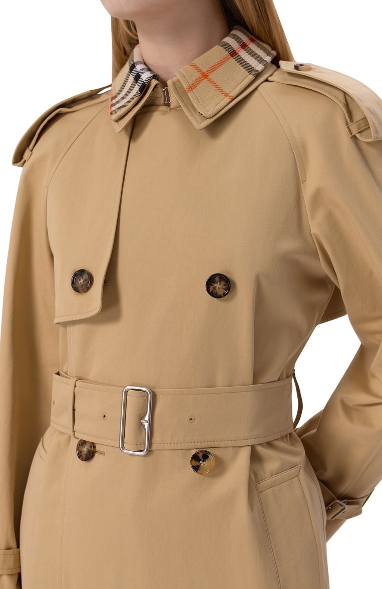 Женский хлопковый тренч BURBERRY бежевого цвета, арт. 8094940 | Фото 5 (Длина (верхняя одежда): До середины бедра; Рукава: Длинные; Материал подклада: Хлопок; Материал внешний: Хлопок; Кросс-КТ: Куртка; Стили: Кэжуэл)