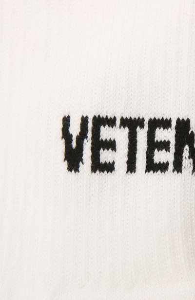 Хлопковые носки VETEMENTS белого цвета по цене 11450 руб., арт. UA52S0200W 2906/W, фото 2 Хлопковые носки VETEMENTS, арт. UA52S0200W 2906/W, фото 2