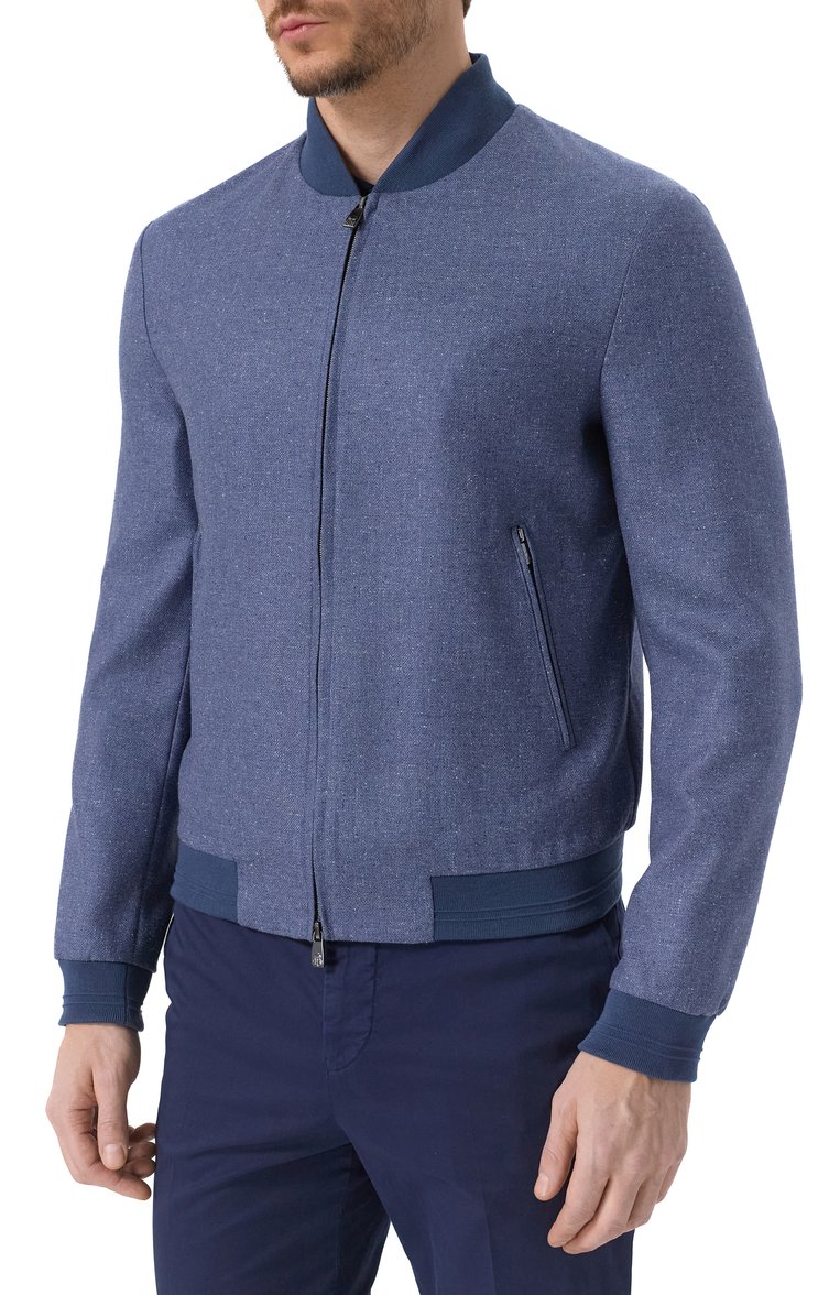 Мужской бомбер из шелка и шерсти CORNELIANI синего цвета, арт. 25L588-2518264 | Фото 3 (Материал внешний: Шерсть, Шелк; Длина (верхняя одежда): Короткие; Рукава: Длинные; Стили: Кэжуэл; Мужское Кросс-КТ: шерсть и кашемир; Принт: Без принта; Кросс-КТ: бомбер, Легкие; Детали: Без декора; Автоматизация ТО: Проставлено; Автоматизация состава: Проставлено)