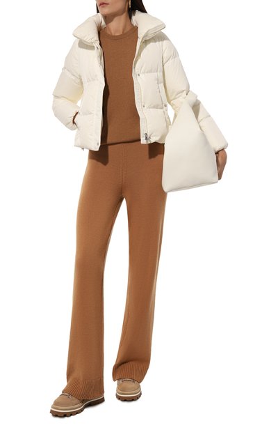 Замшевые хайкеры chike JIMMY CHOO бежевого цвета по цене 117000 руб., арт. CHIKE FLAT/AFK, фото 2 Замшевые хайкеры chike JIMMY CHOO, арт. CHIKE FLAT/AFK, фото 2