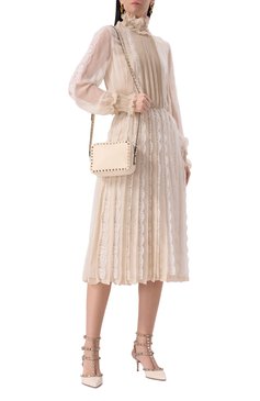 Женская сумка rockstud VALENTINO кремового цвета, арт. 5W2B0809/VSF | Фото 7 (Материал сплава: Проставлено; Материал: Натуральная кожа; Размер: mini; Драгоценные камни: Проставлено; Ремень/цепочка: На ремешке)