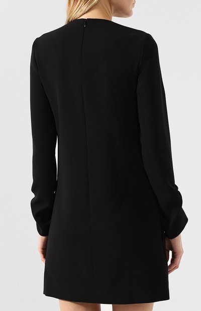 Платье с декоративной отделкой VICTORIA, VICTORIA BECKHAM черного цвета по цене 72550 руб., арт. DRVV 603 PSS19 FLUID CREPE/EMB, фото 4 Платье с декоративной отделкой VICTORIA, VICTORIA BECKHAM, арт. DRVV 603 PSS19 FLUID CREPE/EMB, фото 4