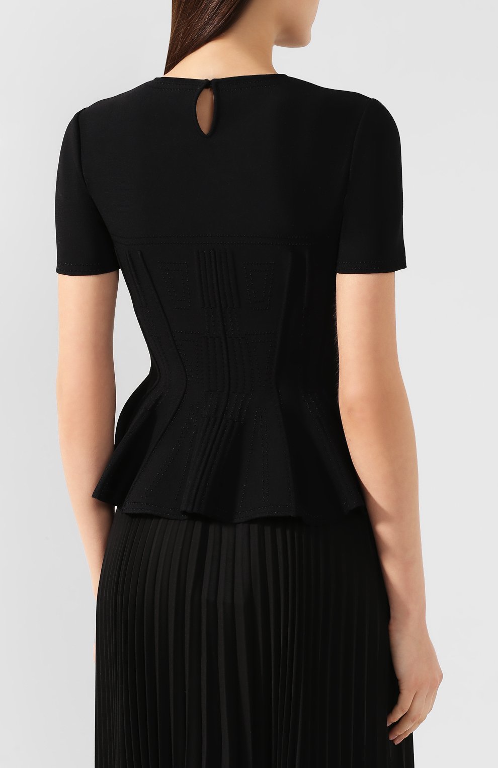 Приталенный топ ALEXANDER MCQUEEN черного цвета по цене 167000 руб., арт. 571649/Q1WVP, фото 4 Приталенный топ ALEXANDER MCQUEEN, арт. 571649/Q1WVP, фото 4