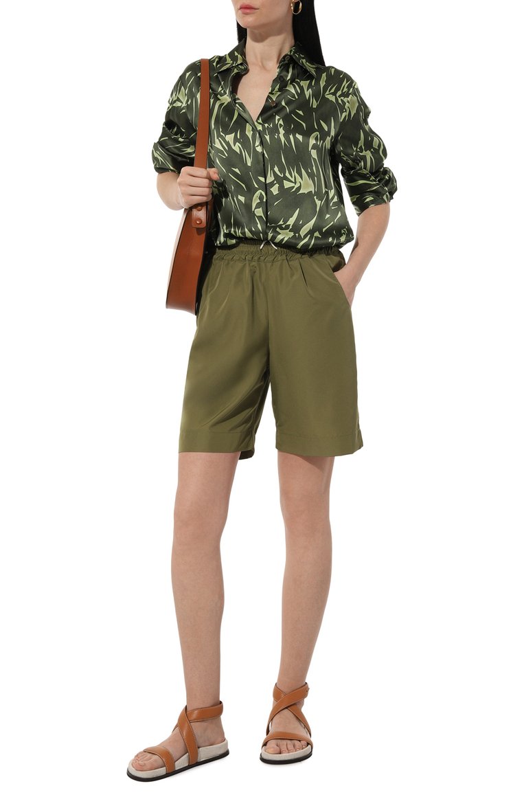 Женские шорты KITON хаки цвета, арт. D57115K0985C | Фото 2 (Материал внешний: Синтетический материал; Стили: Милитари; Длина Ж (юбки, платья, шорты): До колена)