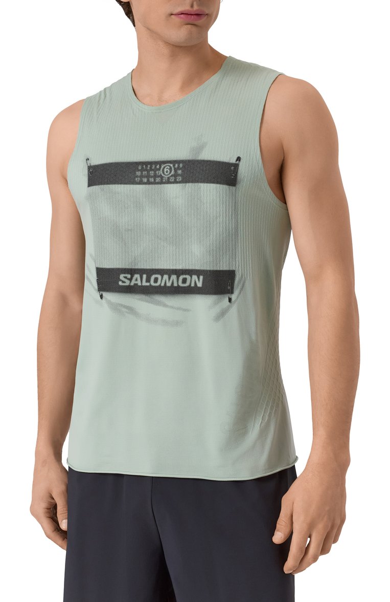 Мужская майка mm6 maison margiela x salomon MM6 светло-зеленого цвета, арт. SH0NL0005/M20101 | Фото 3 (Автоматизация состава: Проставлено; Длина (для топов): Стандартные; Автоматизация ТО: Проставлено; Материал внешний: Синтетический материал; Мужское Кросс-КТ: Футболка-одежда; Принт: С принтом; Стили: Спорт-шик, Кэжуэл; Рукава: Без рукавов; Детали: Без декора)