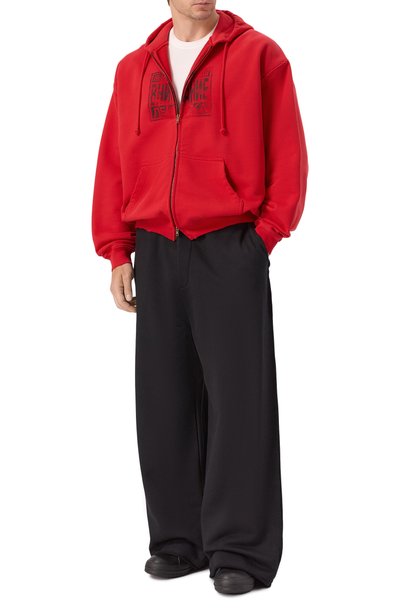 Хлопковая толстовка VETEMENTS красного цвета по цене 98550 руб., арт. MH27ZU232R, фото 2 Хлопковая толстовка VETEMENTS, арт. MH27ZU232R, фото 2