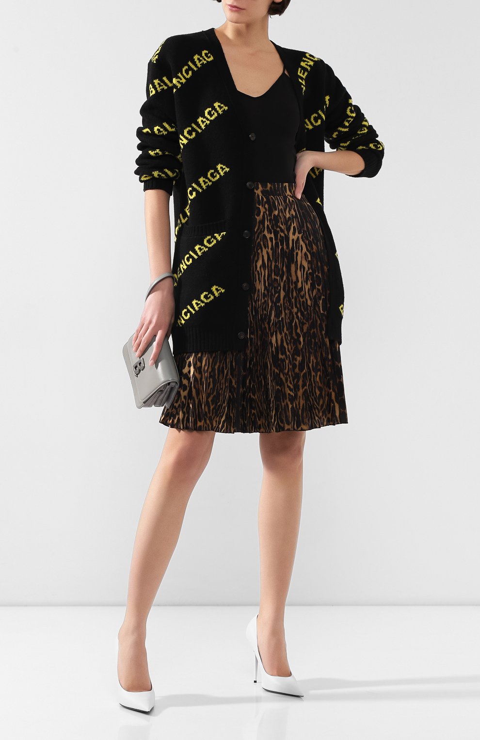 Шерстяной кардиган BALENCIAGA черного цвета по цене 83650 руб., арт. 555280/T1473, фото 2 Шерстяной кардиган BALENCIAGA, арт. 555280/T1473, фото 2